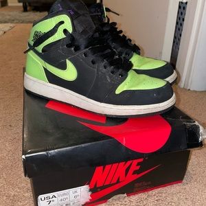 Black and neon green Jordan 1’s , slight creasing . Still look pretty good